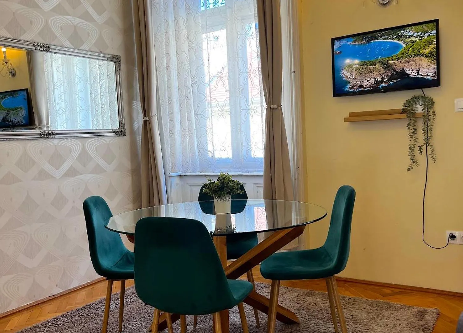 N38 Apartments By Small Home 부다페스트 0*,